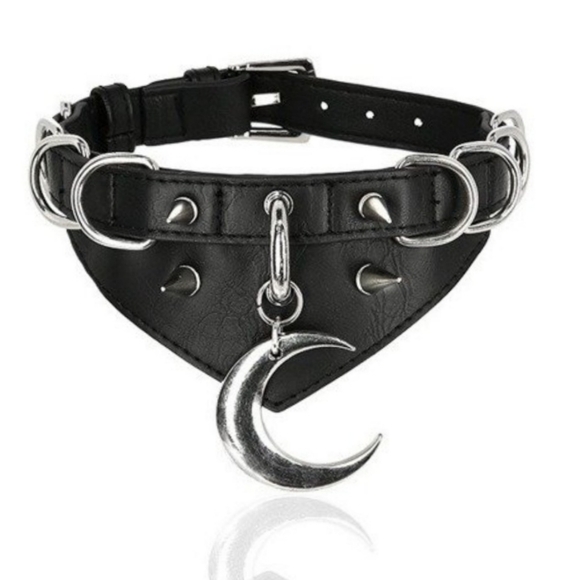 🆕️🆑 Gothic Leather Choker With Crescent Moon Pendant Metal D-Rings Adjustable - Picture 6 of 13
